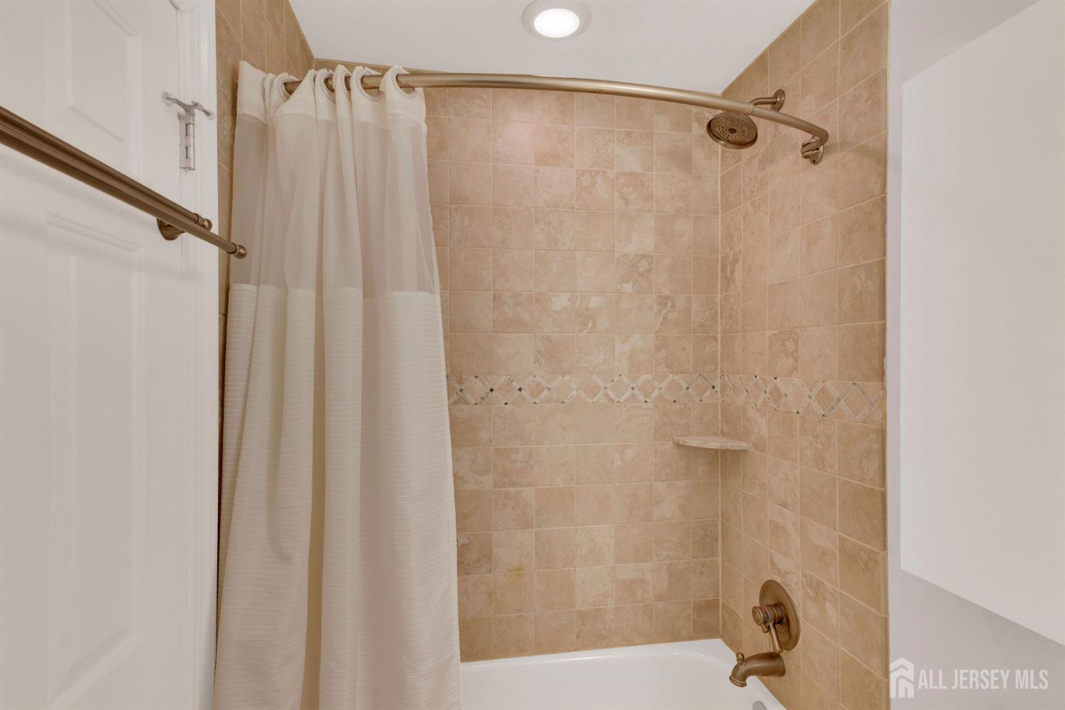 South Brunswick, New Jersey 08852, United States, 2 Bedrooms Bedrooms, ,2 BathroomsBathrooms,Residential,Active,205463