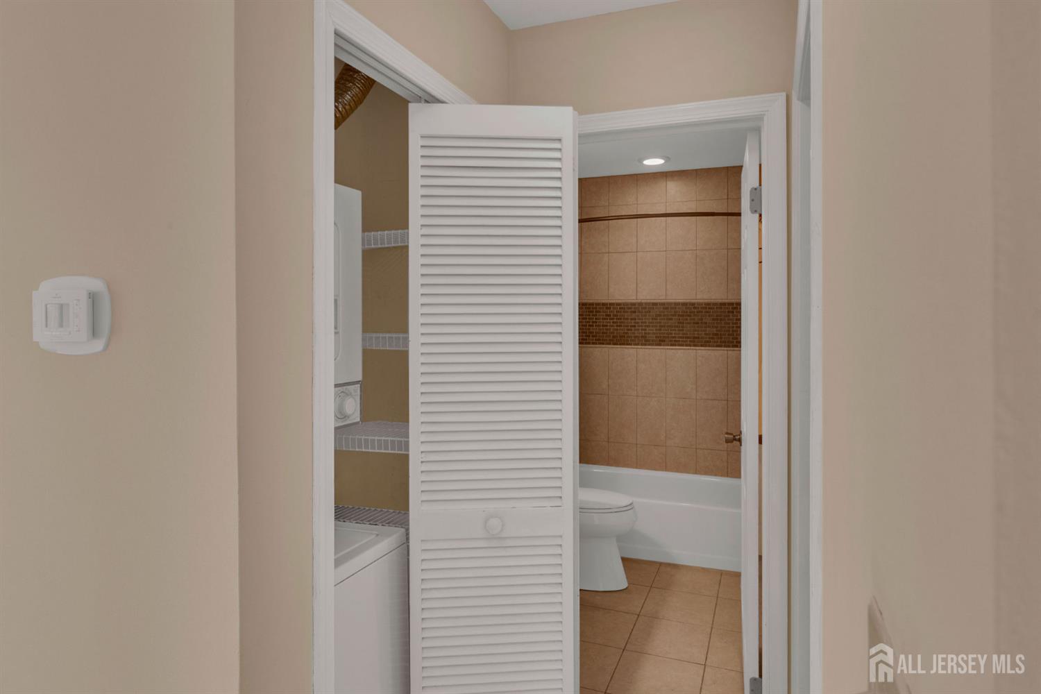 South Brunswick, New Jersey 08852, United States, 2 Bedrooms Bedrooms, ,2 BathroomsBathrooms,Residential,Active,205463