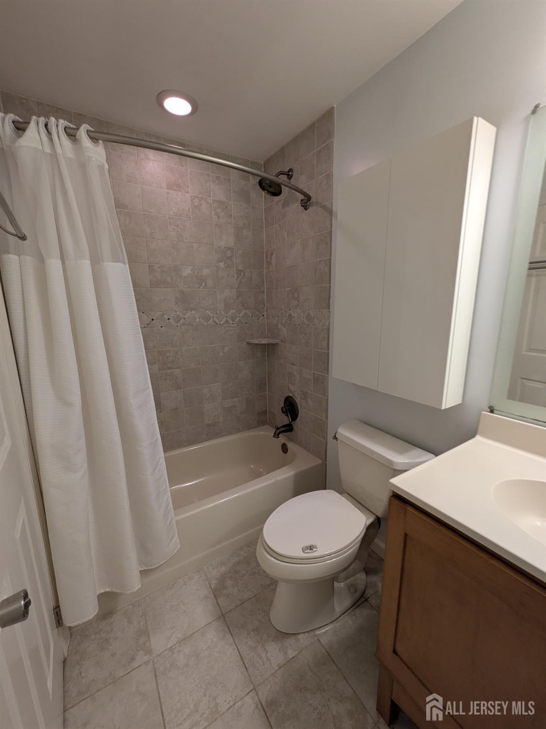 South Brunswick, New Jersey 08852, United States, 2 Bedrooms Bedrooms, ,2 BathroomsBathrooms,Residential,Active,205463