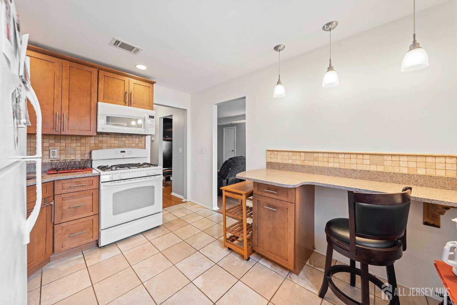 44 College Drive, Edison, New Jersey image 7