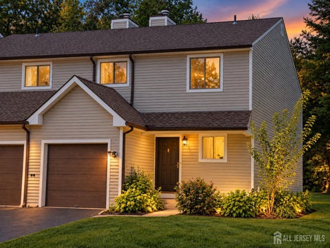 Condo For Sale - 2 Tulip Court<br/> Middlesex County, Edison, NJ 08820