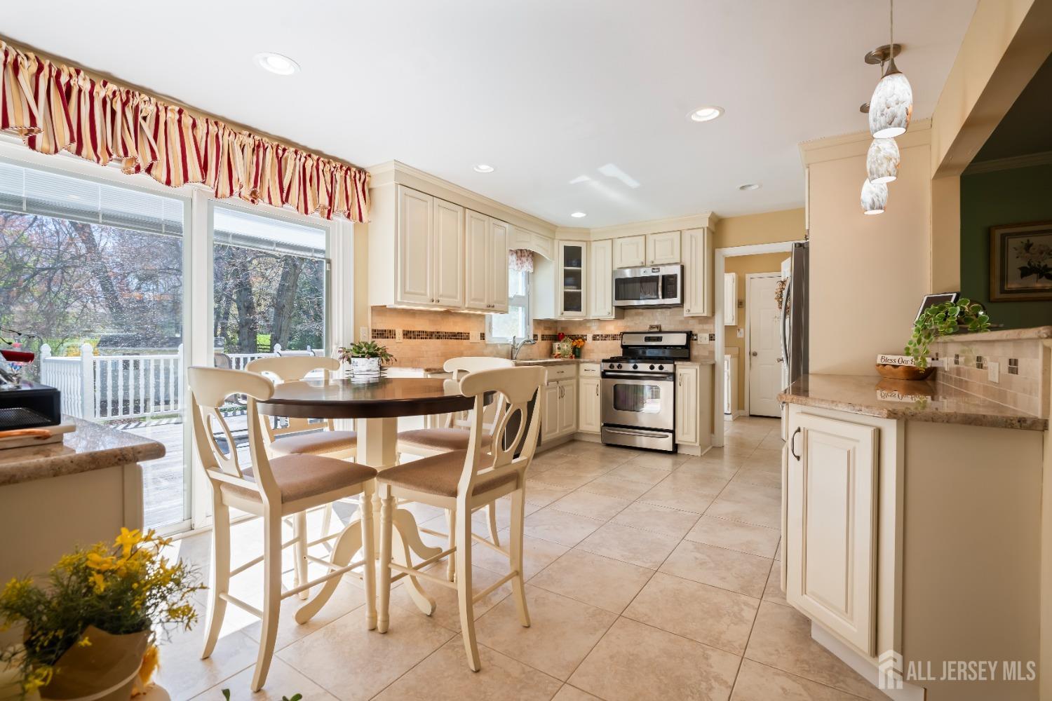 7 Deer Run Court, East Brunswick, New Jersey image 8