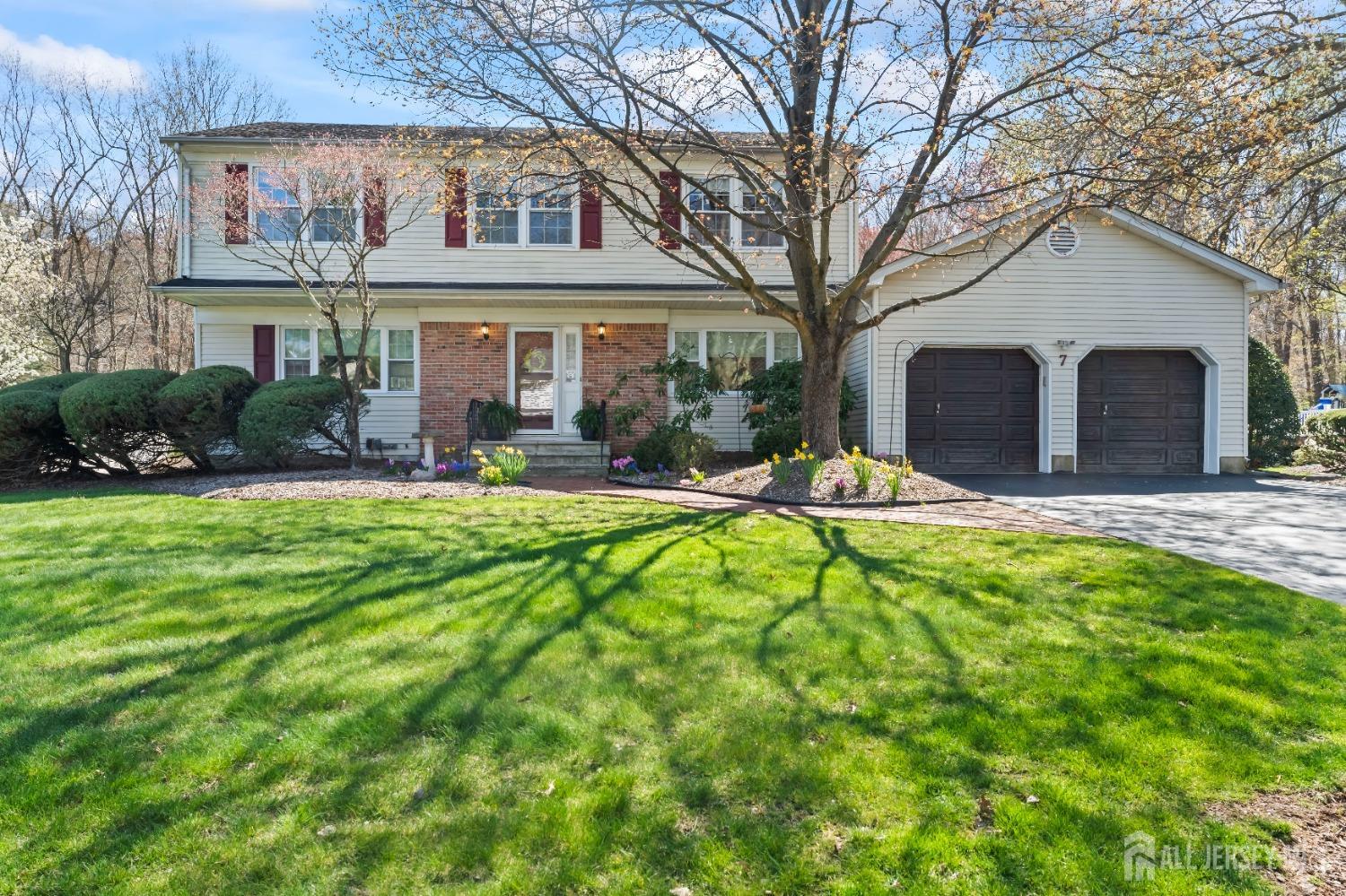 7 Deer Run Court, East Brunswick, New Jersey image 1