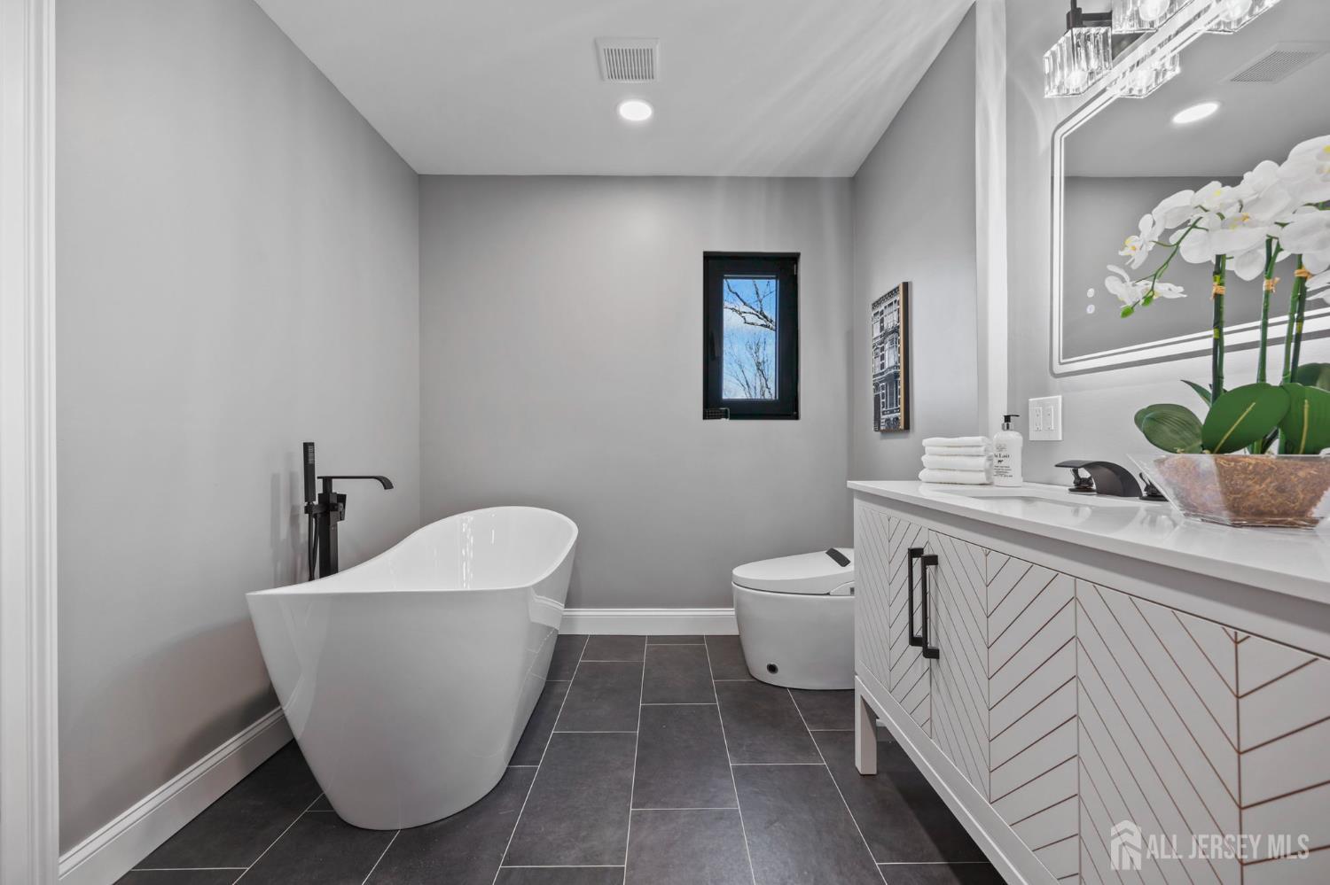 Morganville, New Jersey, 07751, United States, 5 Bedrooms Bedrooms, ,4 BathroomsBathrooms,Residential,Active,2035600