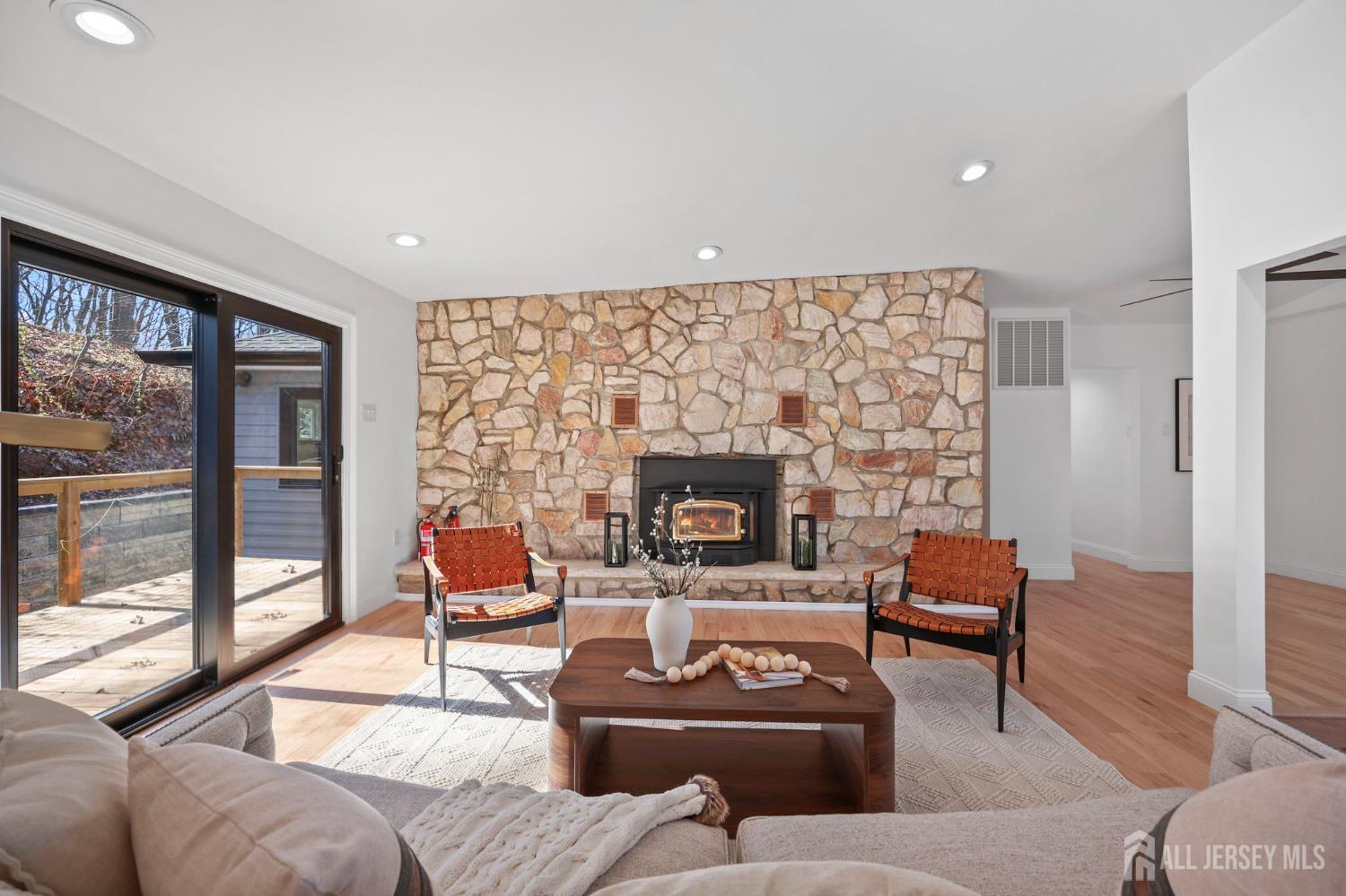 Morganville, New Jersey, 07751, United States, 5 Bedrooms Bedrooms, ,4 BathroomsBathrooms,Residential,Active,2035600