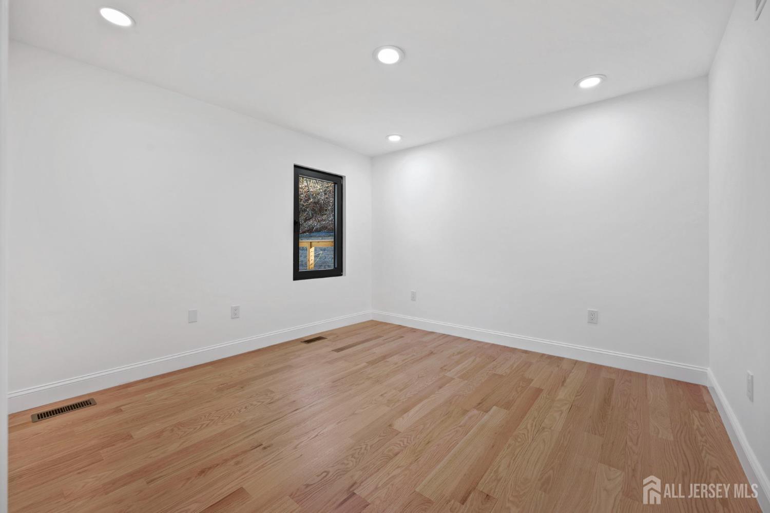 Morganville, New Jersey, 07751, United States, 5 Bedrooms Bedrooms, ,4 BathroomsBathrooms,Residential,Active,2035600