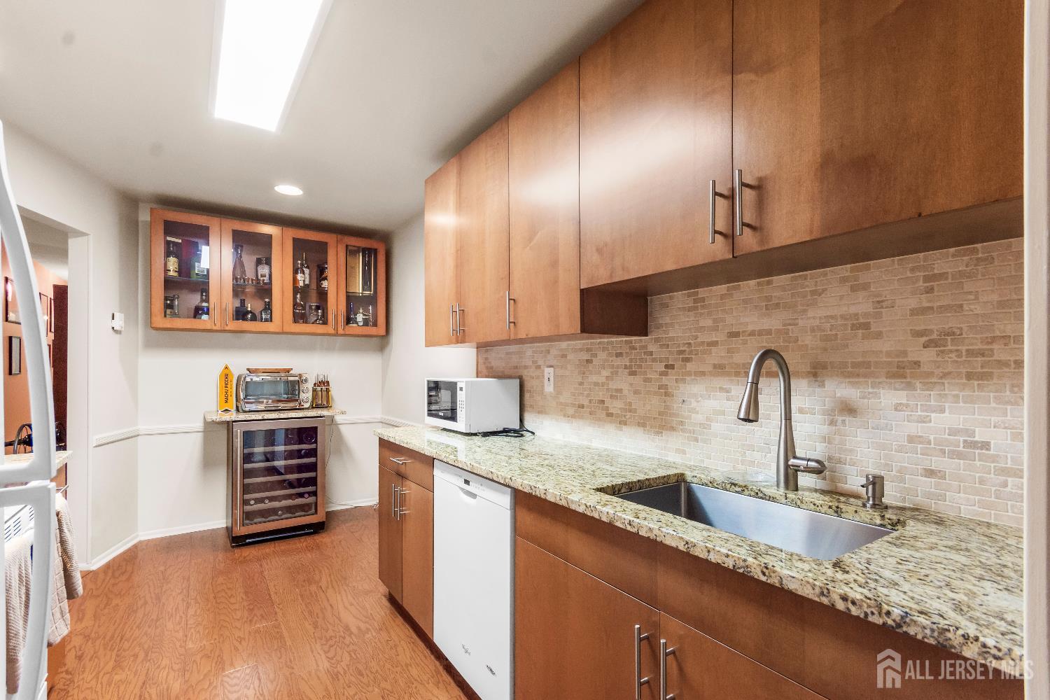 6 Pine Cluster Circle #F, Manalapan, New Jersey image 15