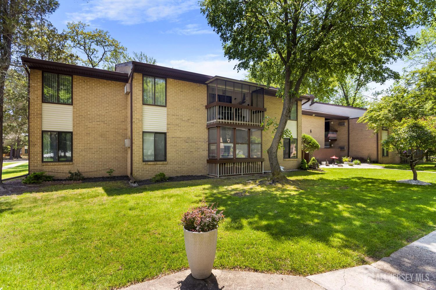 6 Pine Cluster Circle #F, Manalapan, New Jersey image 1