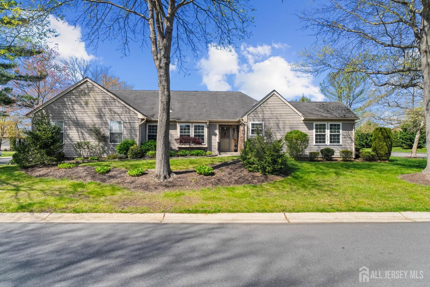 33 Hillsborough Drive, Monroe Township, New Jersey image 1