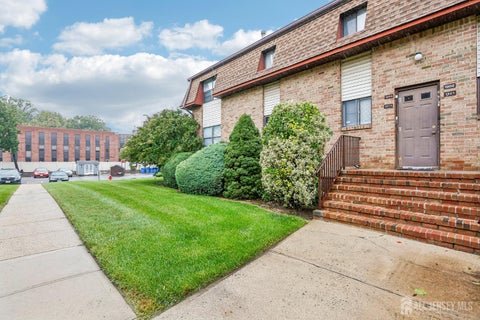 Townhouse For Rent - 1203 N Oaks Boulevard<br/> Middlesex County, North Brunswick, NJ 08902