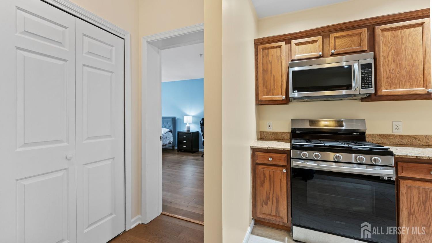 344 The Promenade, Edgewater, New Jersey image 14