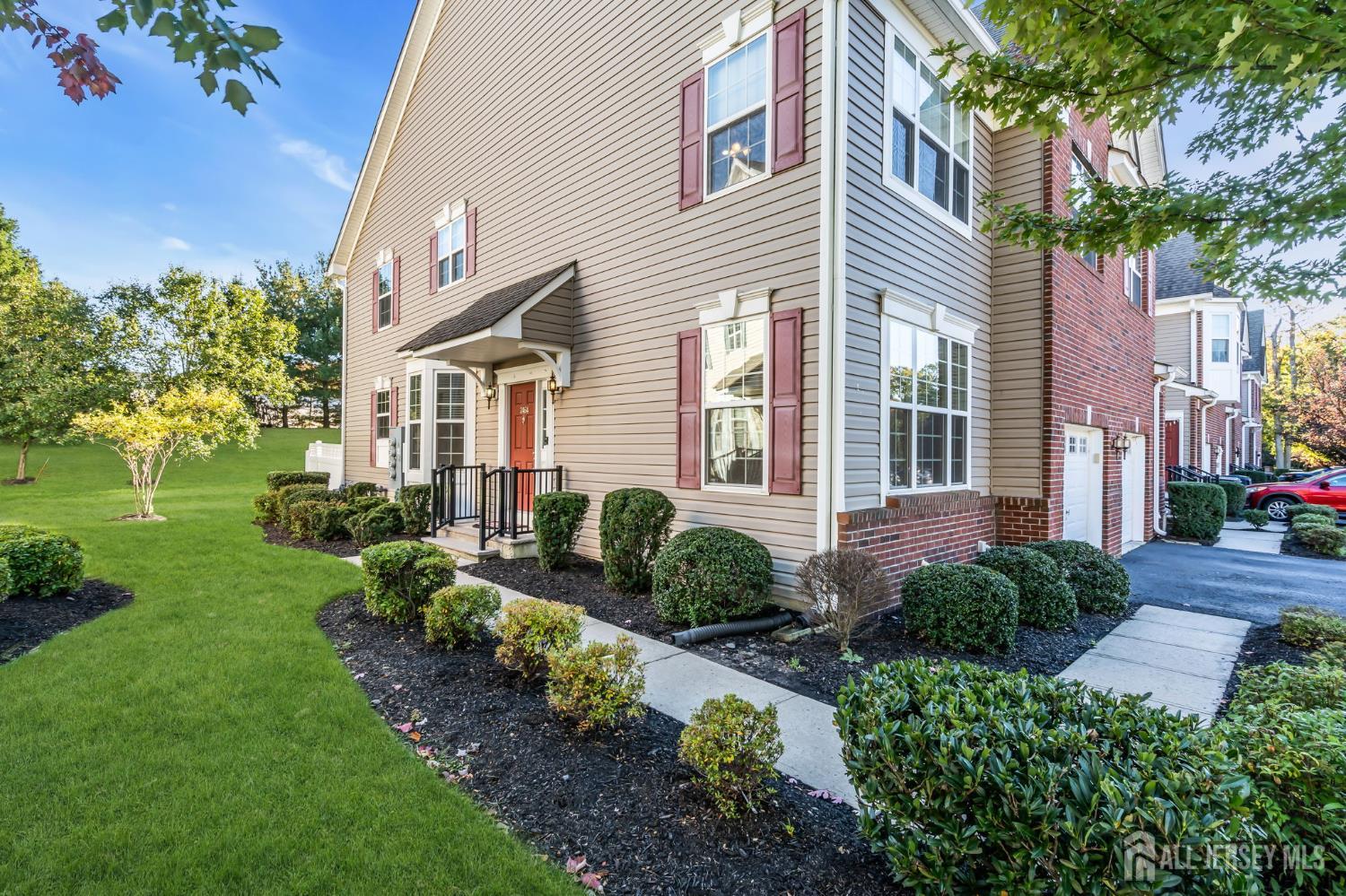 2464 Canterbury Lane