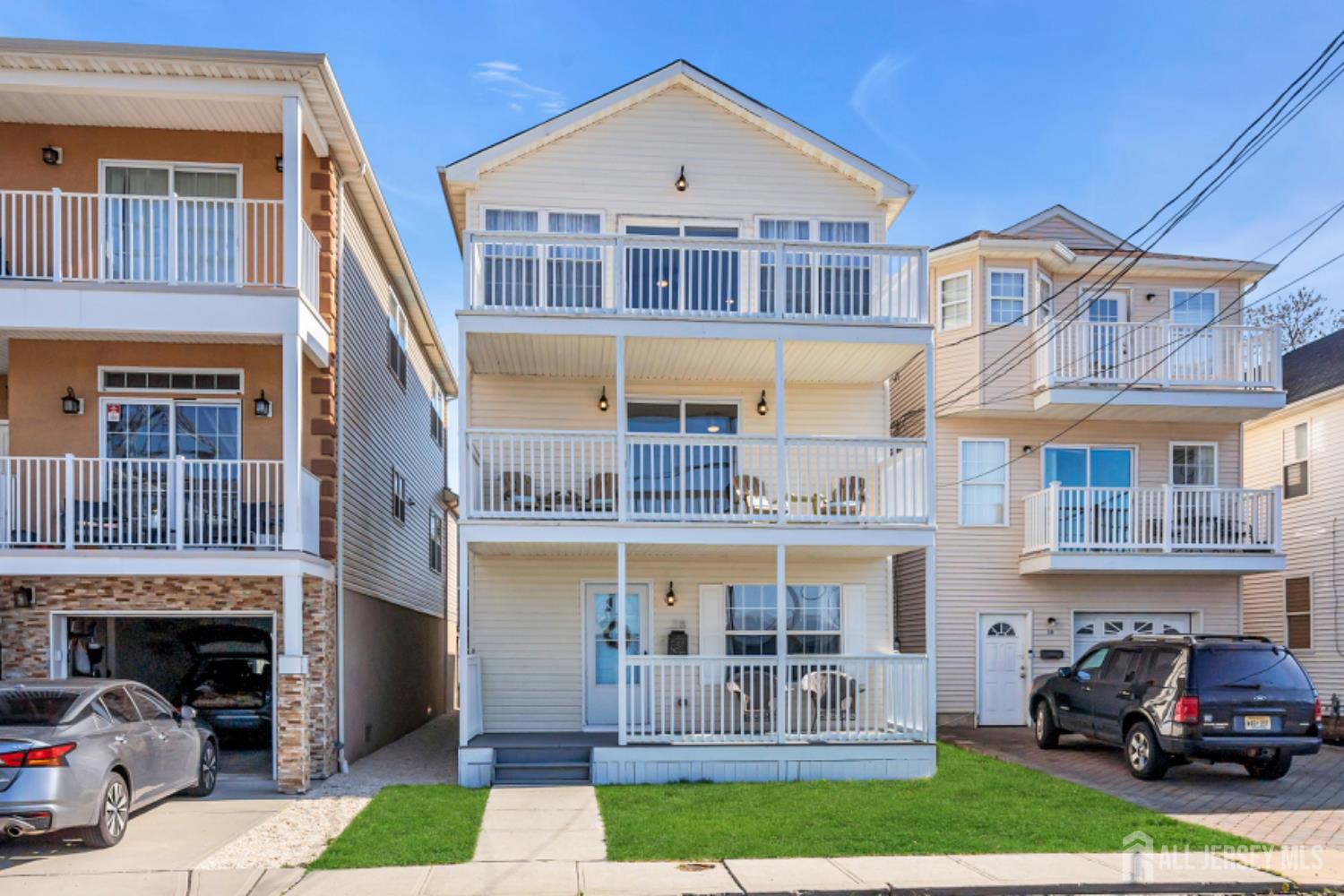 Photo 1 of 15 — 28 Bay Avenue, Keansburg, NJ 07734