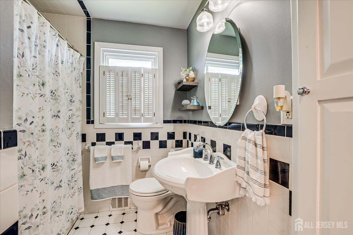 South Plainfield, New Jersey 07080, United States, 3 Bedrooms Bedrooms, ,2 BathroomsBathrooms,Residential,Active,158844