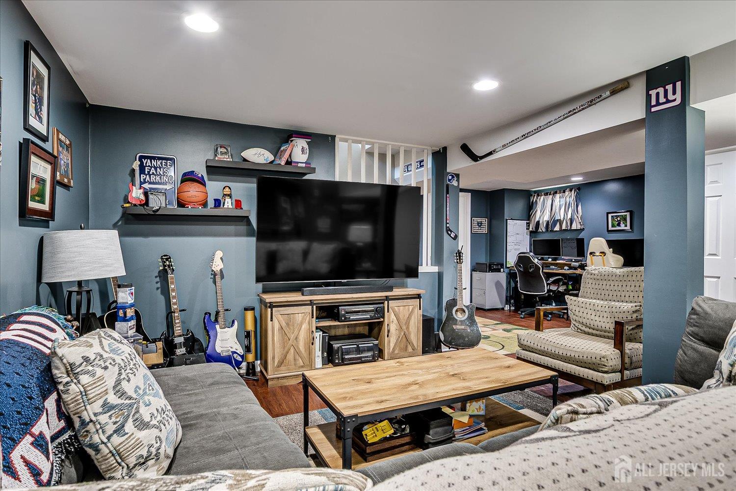 South Plainfield, New Jersey 07080, United States, 3 Bedrooms Bedrooms, ,2 BathroomsBathrooms,Residential,Active,158844