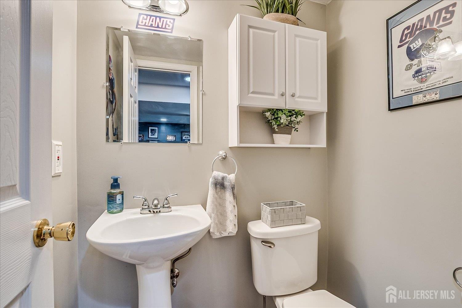 South Plainfield, New Jersey 07080, United States, 3 Bedrooms Bedrooms, ,2 BathroomsBathrooms,Residential,Active,158844