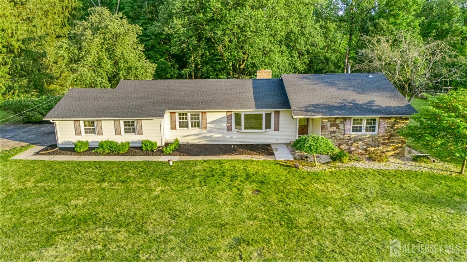 4 Hickory Trail, Flemington, New Jersey image 3