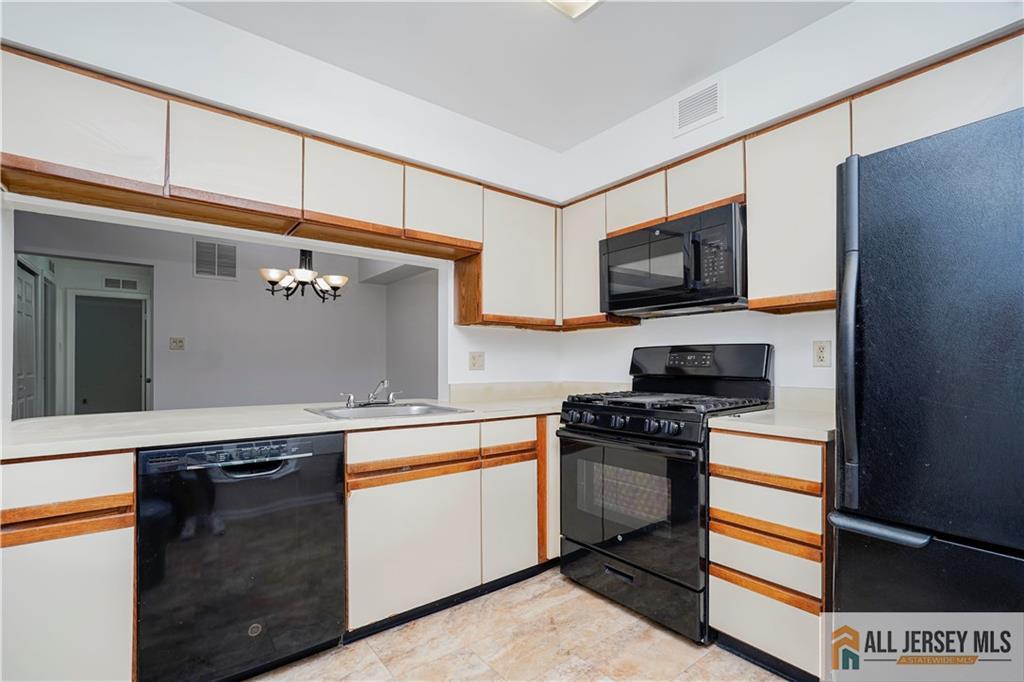 406 Commons Drive #6, East Brunswick, New Jersey image 12