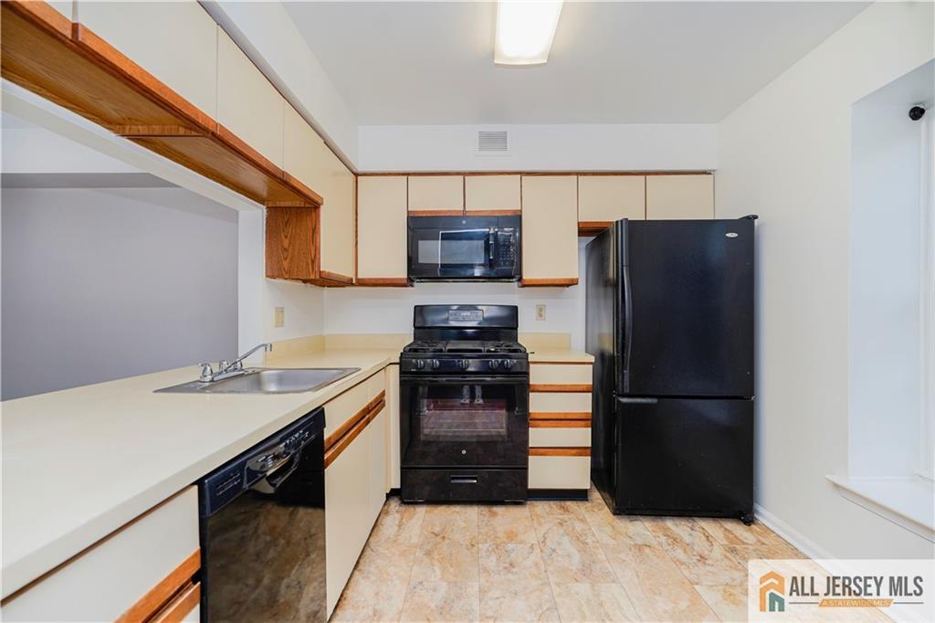 406 Commons Drive #6, East Brunswick, New Jersey image 13