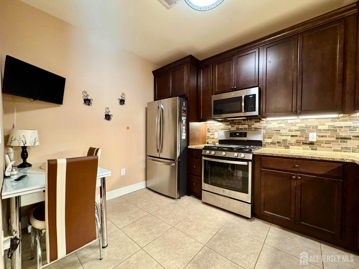 110 Canterbury Lane, Marlboro, New Jersey image 13