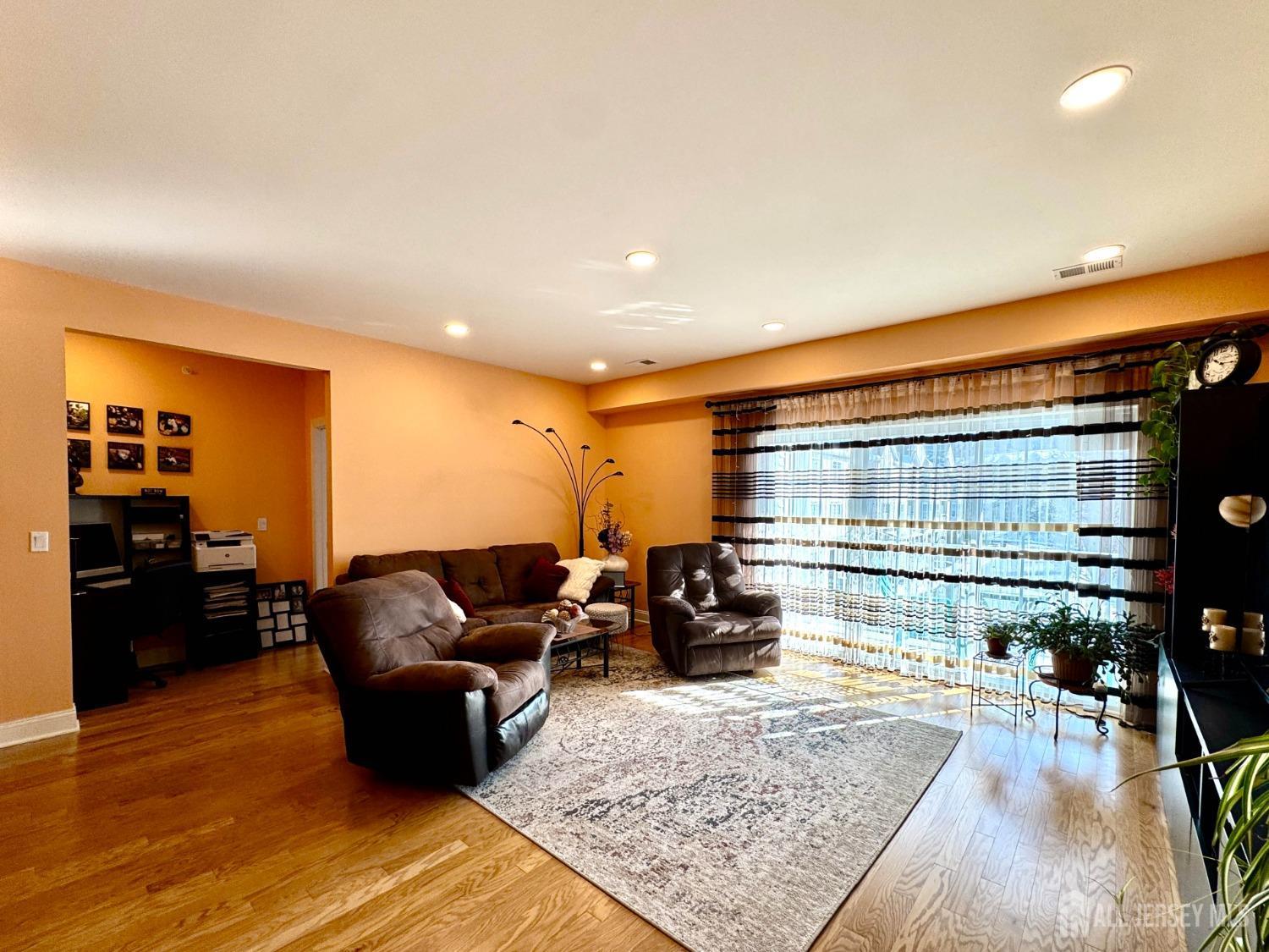 110 Canterbury Lane, Marlboro, New Jersey image 9