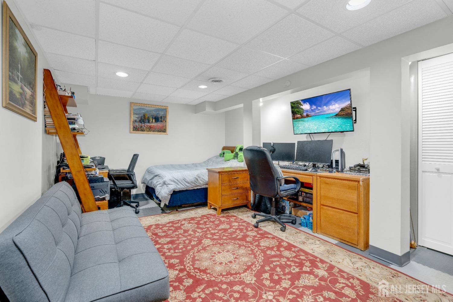 90 Pheasant Run, Edison, New Jersey image 28