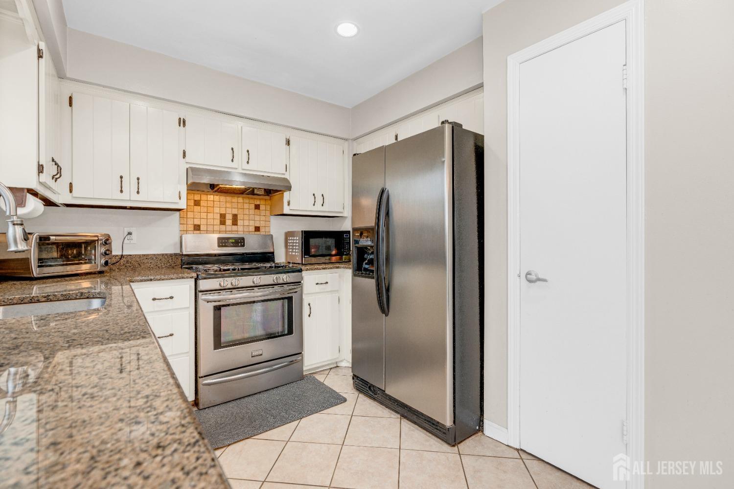 90 Pheasant Run, Edison, New Jersey image 10