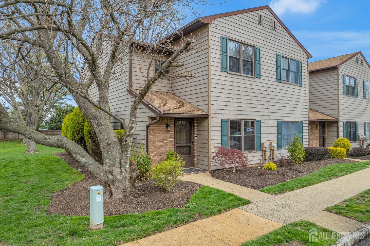 90 Pheasant Run, Edison, New Jersey image 2