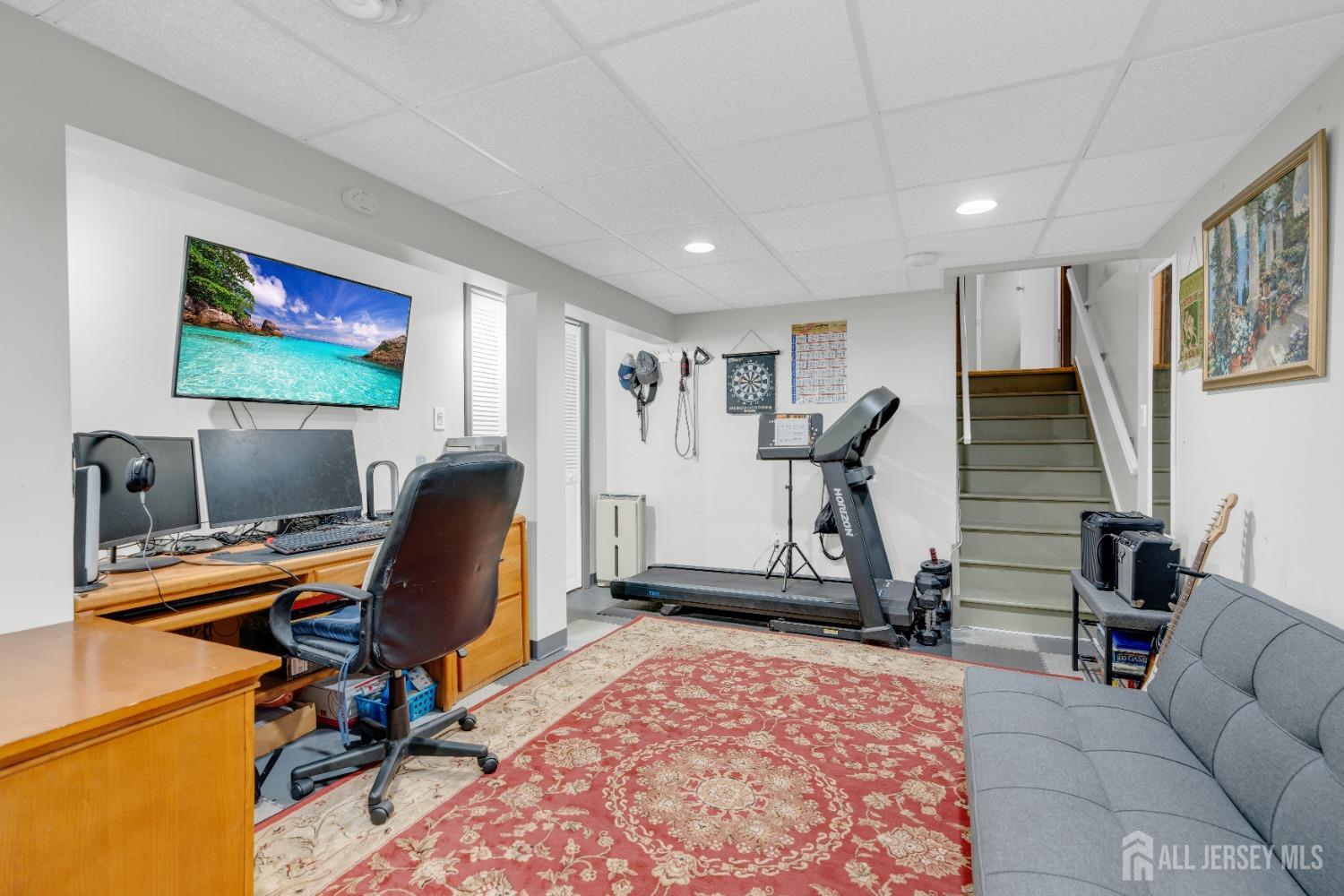 90 Pheasant Run, Edison, New Jersey image 27
