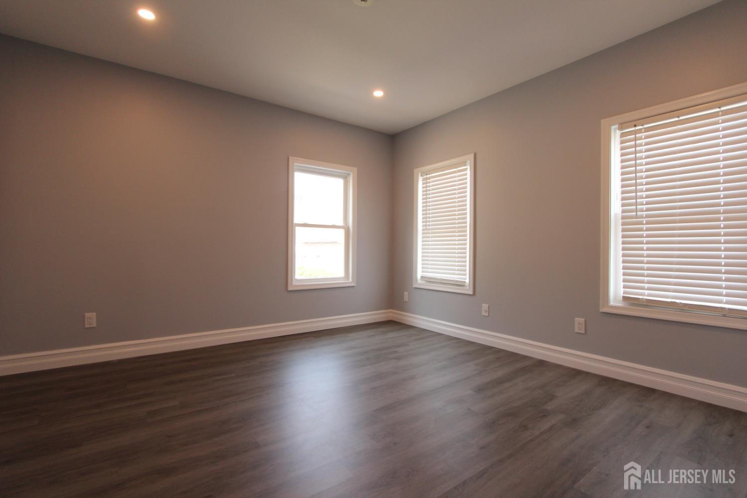 Woodbridge Proper, New Jersey 07095, United States, 2 Bedrooms Bedrooms, ,1 BathroomBathrooms,Residential,Active,150645