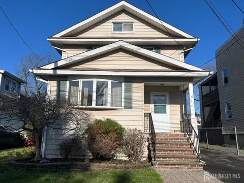 MLS: 2511143R
