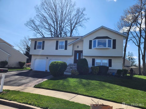 Homes For Sale - 71 Rodak Circle<br/> Edison, NJ 08817