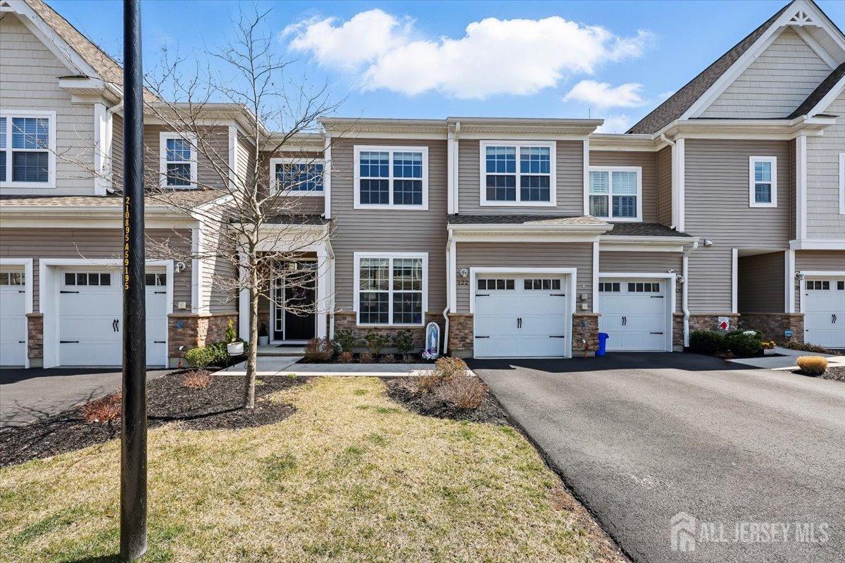 122 Grabowski Drive, Sayreville, New Jersey image 2