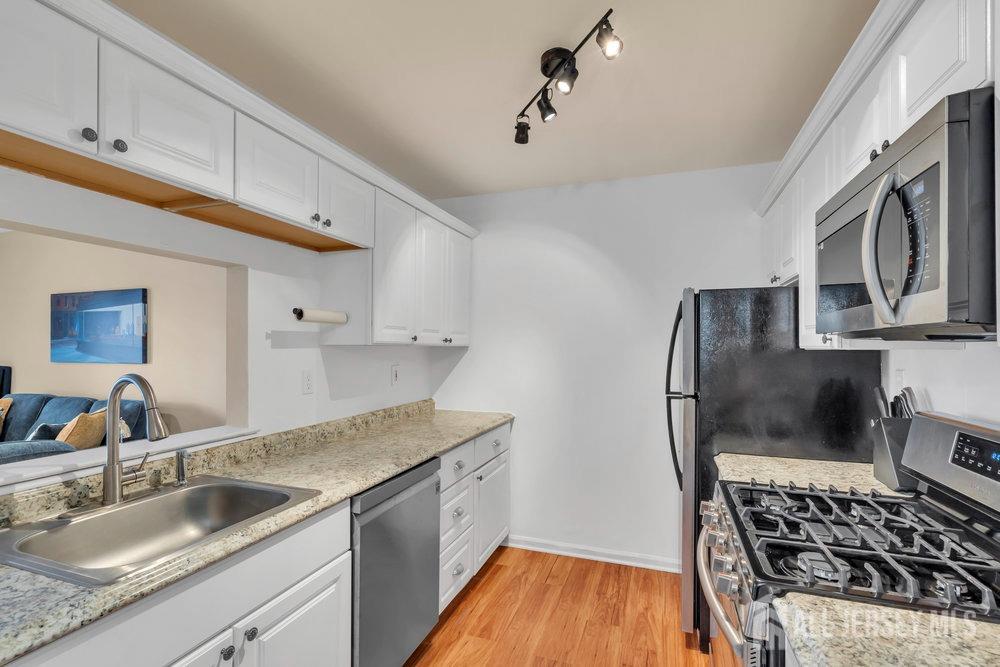 521 Stratford Place, Bridgewater, New Jersey image 6