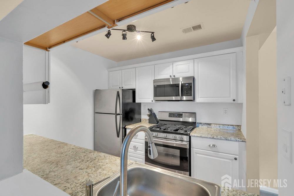 521 Stratford Place, Bridgewater, New Jersey image 8