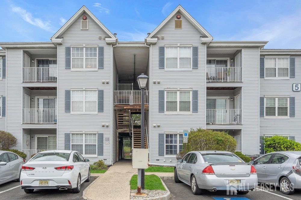 521 Stratford Place, Bridgewater, New Jersey image 1