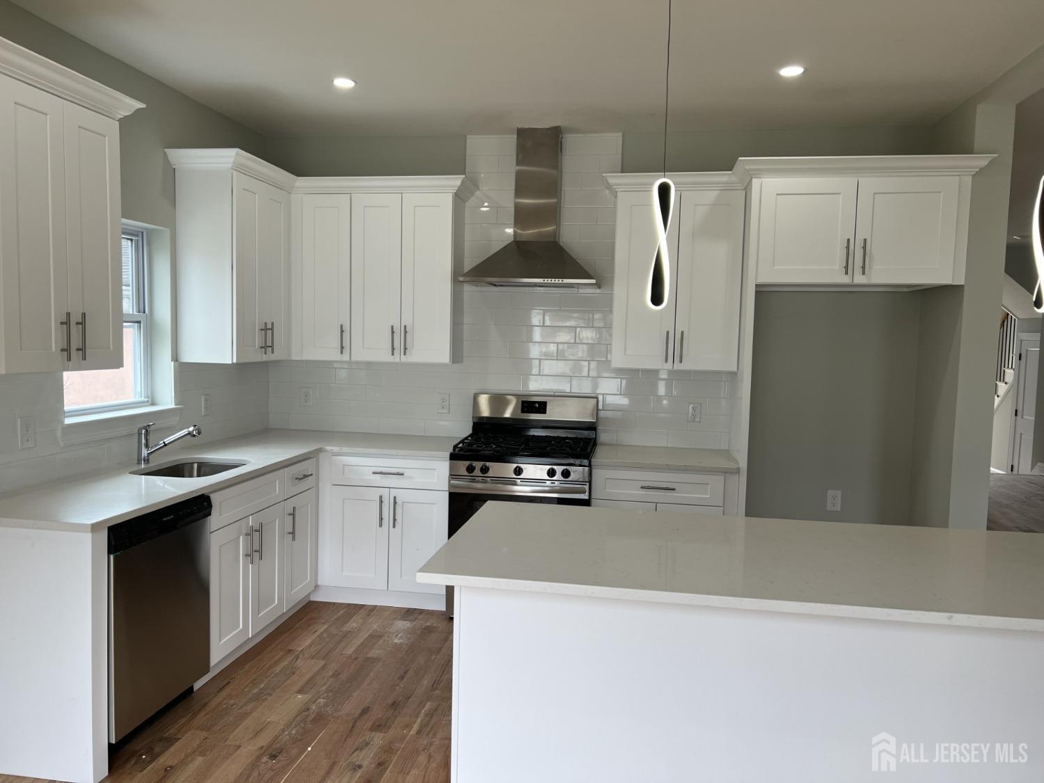 21 Catherine Street, Carteret, New Jersey image 4