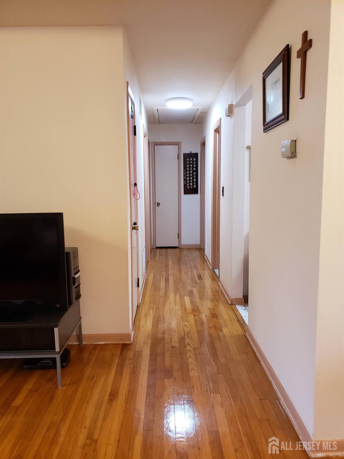 254 E George Place, Iselin, New Jersey image 3