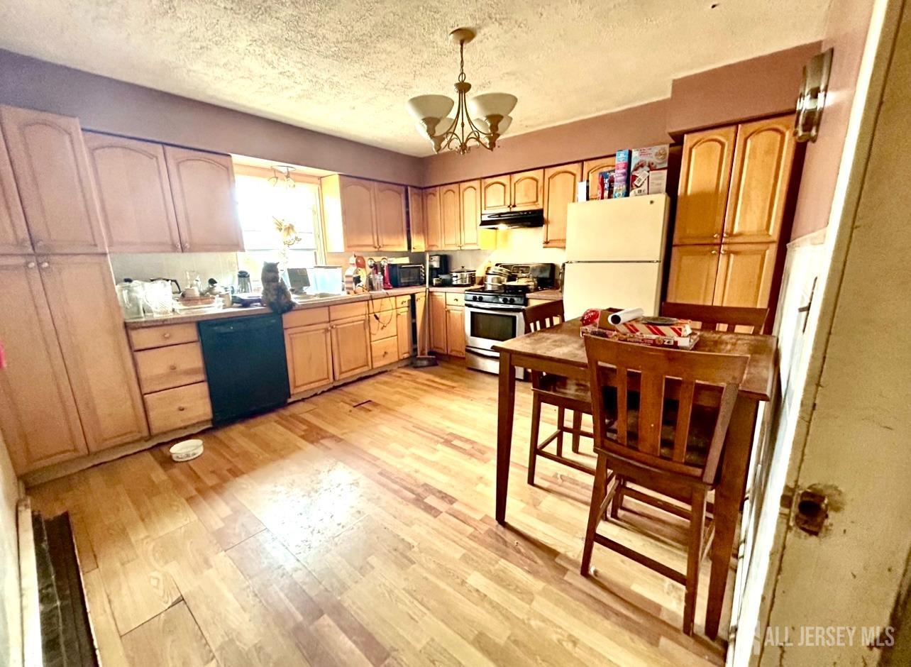976 Woodmere Drive, Keyport, New Jersey image 4
