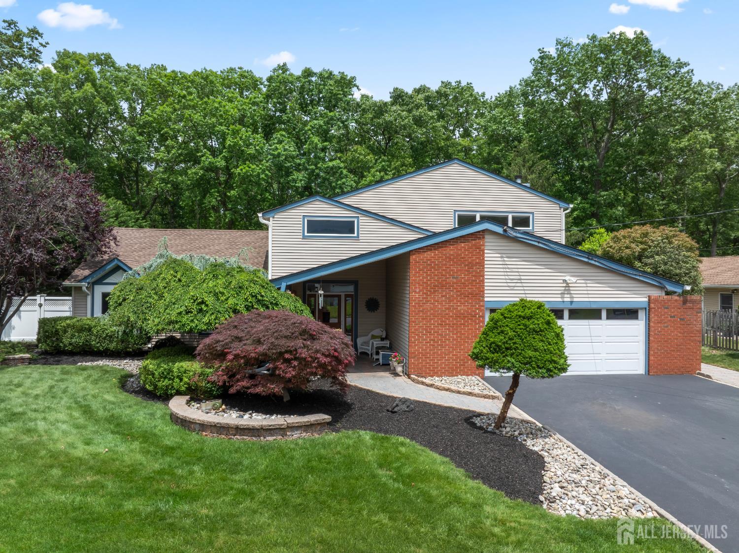 28 Sugarbush Road, Howell, New Jersey image 1