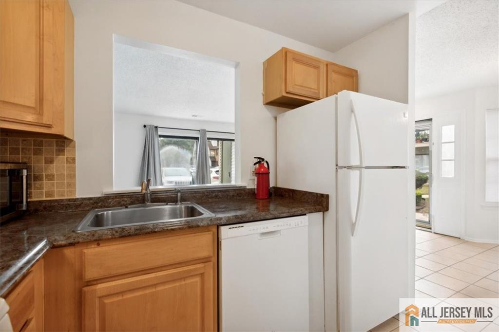 1601 Pebble Place #1601, Sayreville, New Jersey image 6