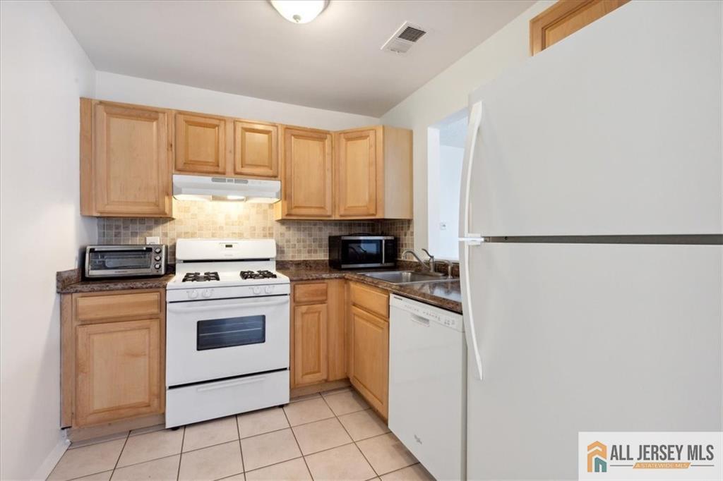 1601 Pebble Place #1601, Sayreville, New Jersey image 5
