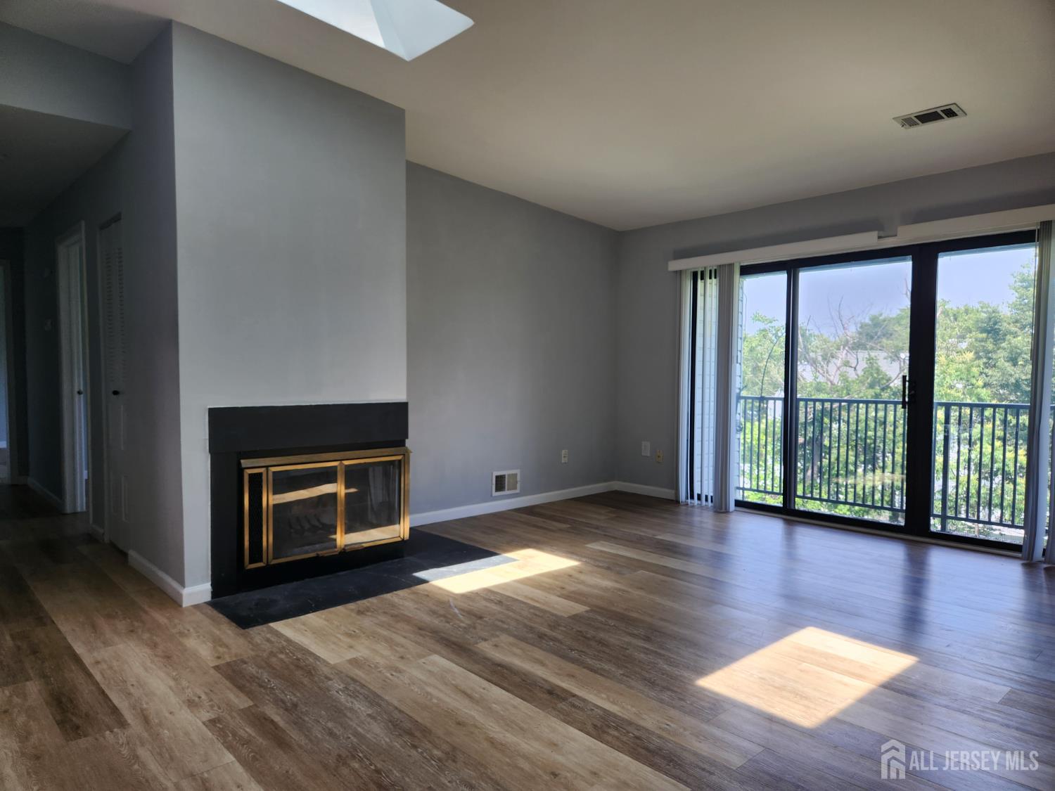 102 Canterbury Court, Piscataway, New Jersey image 4
