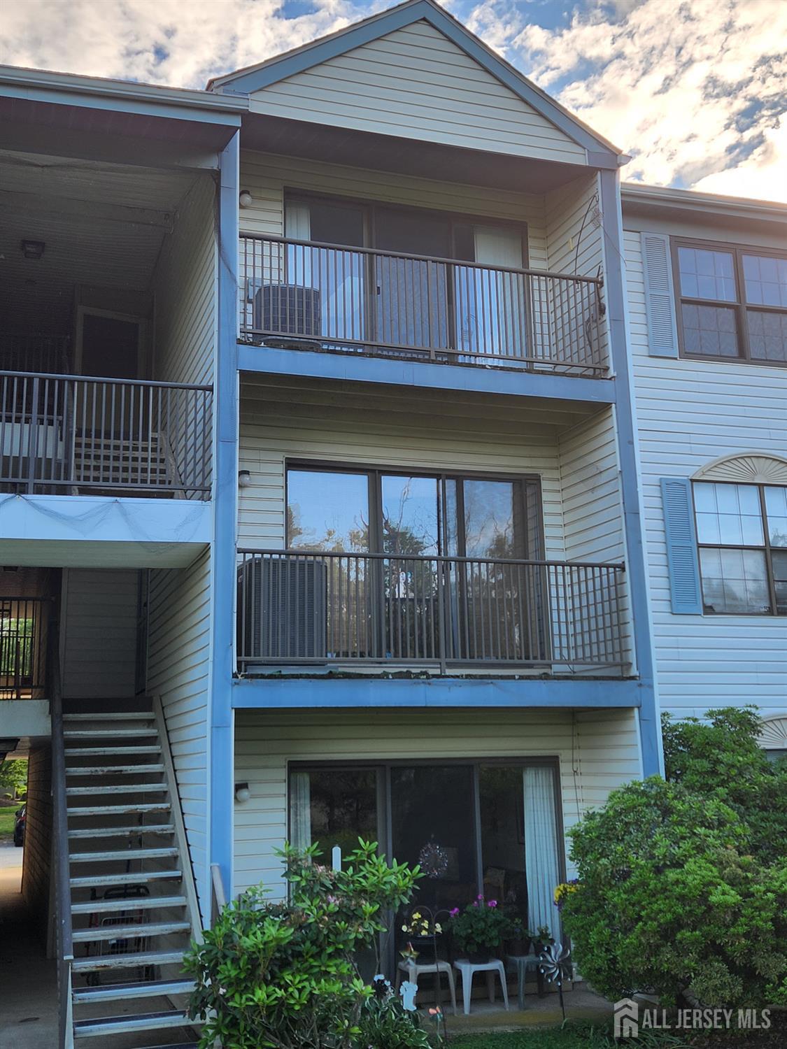 102 Canterbury Court, Piscataway, New Jersey image 2