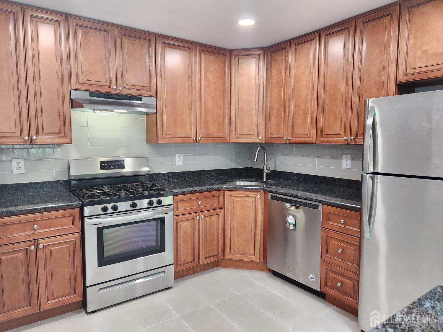 102 Canterbury Court, Piscataway, New Jersey image 7