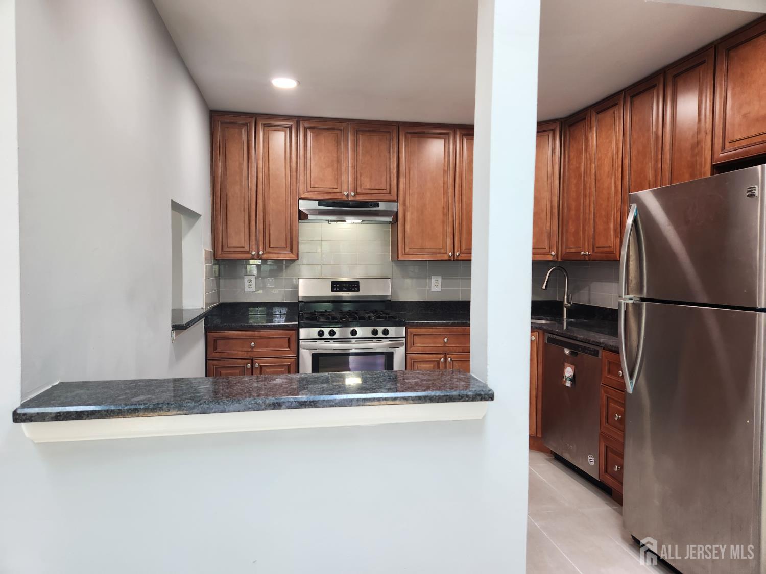 102 Canterbury Court, Piscataway, New Jersey image 6
