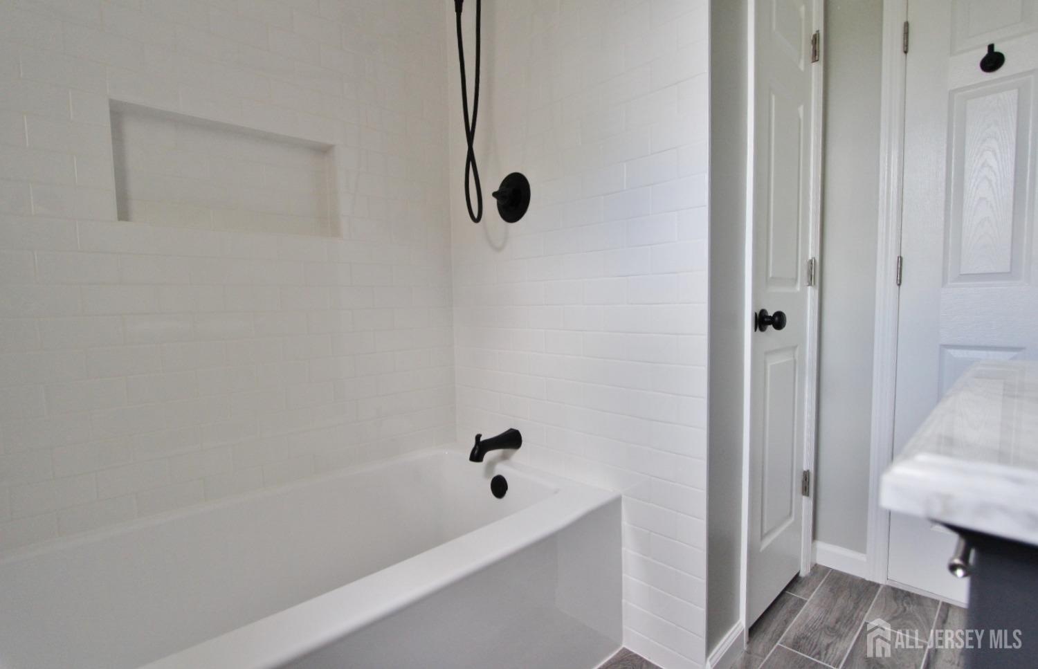 South Plainfield, New Jersey 07080, United States, 2 Bedrooms Bedrooms, ,1 BathroomBathrooms,Residential,Active,123221