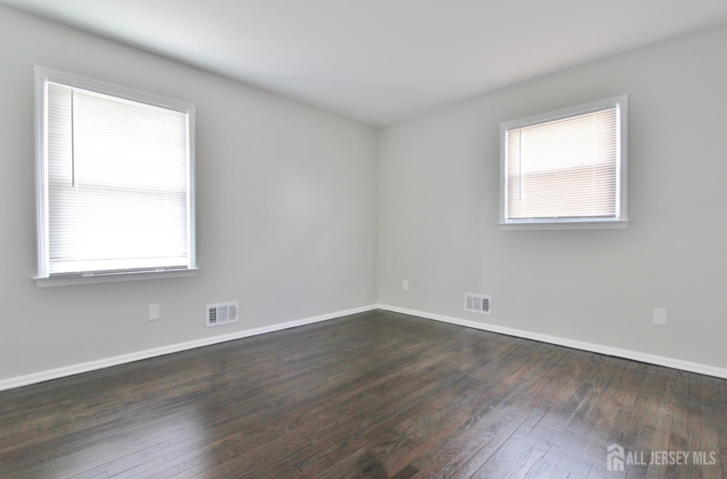 South Plainfield, New Jersey 07080, United States, 2 Bedrooms Bedrooms, ,1 BathroomBathrooms,Residential,Active,123221