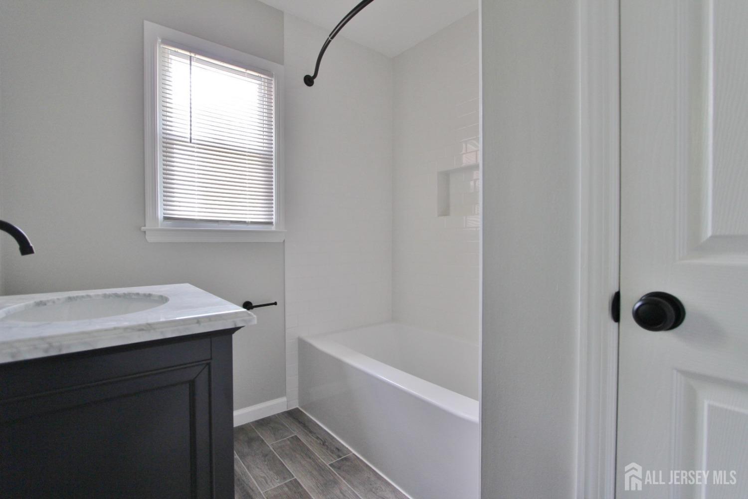 South Plainfield, New Jersey 07080, United States, 2 Bedrooms Bedrooms, ,1 BathroomBathrooms,Residential,Active,123221