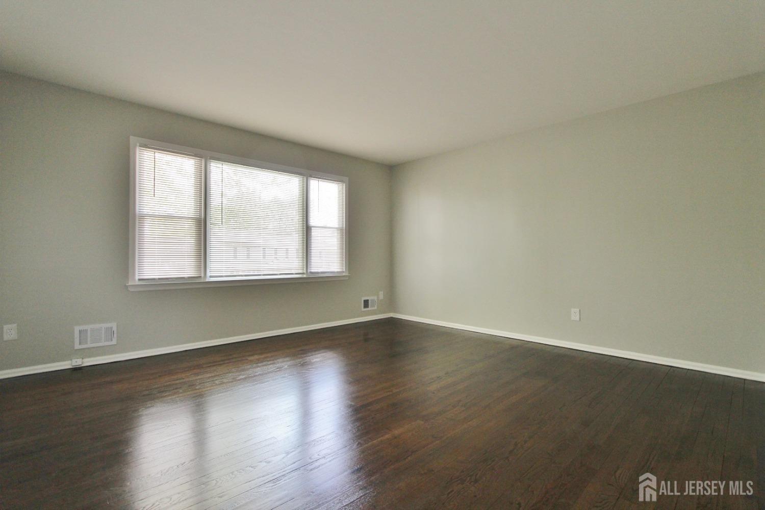 South Plainfield, New Jersey 07080, United States, 2 Bedrooms Bedrooms, ,1 BathroomBathrooms,Residential,Active,123221